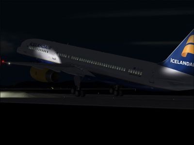 Screenshot of Icelandair Boeing 757-200 at night.