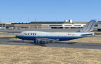 Screenshot of United Airlines Boeing 747-400 on runway.