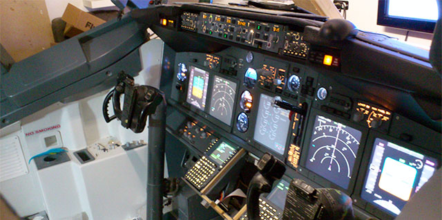 Patrick Kneissl's home Boeing 737 cockpit setup.